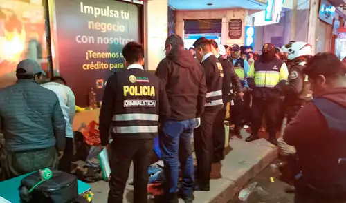 La mujer falleció repentinamente cuando comercializaba productos navideños.