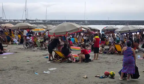 Con la llegada del verano, más de 150 playas en Perú han sido declaradas "no saludables" por el Ministerio de Salud, poniendo en riesgo la salud de los bañistas.