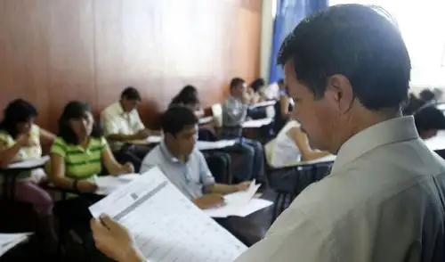 MEF autoriza transferencia de S/208 millones para pagos docentes atrasados