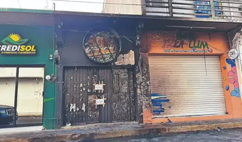 Ataques a bares en Chiapas dejan siete desaparecidos y tres mujeres heridas.