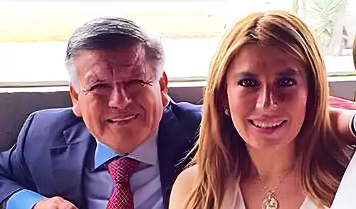 Ex pareja de César Acuña tuvo que recurrir al Poder Judicial para ratificar la sentencia por pensión de alimentos. Foto: difusión Ex pareja de César Acuña tuvo que recurrir al Poder Judicial para ratificar la sentencia por pensión de alimentos. Foto: difusión