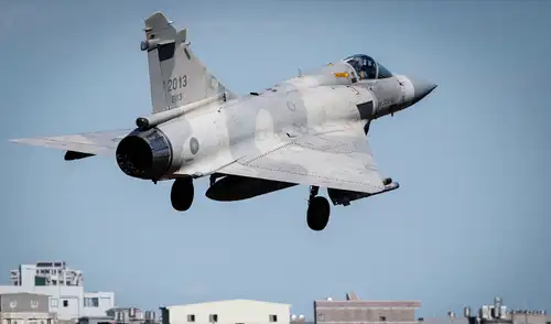 El Gobierno chino ha iniciado ejercicios militares alrededor de Taiwán, simulando el bloqueo de sus puertos claves. El Gobierno chino ha iniciado ejercicios militares alrededor de Taiwán, simulando el bloqueo de sus puertos claves.