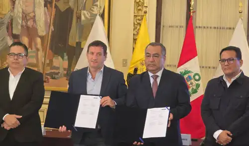 MML y MTC firmaron el convenio en el Palacio Municipal de Lima.