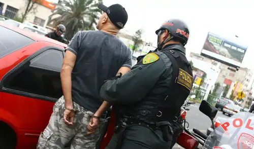 Tres policías son condenados por abuso de autoridad