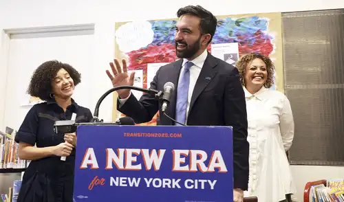 Mamdani enfocará su gestión en el costo de vida, buscando congelar alquileres y construir viviendas asequibles. Foto: AFP Con una doble juramentación, Zohran Mamdani tomará posesión como alcalde de Nueva York en medio de altas expectativas