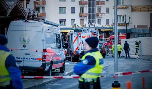 Incendio en bar de Crans-Montana, Suiza, dejó al menos 40 muertos durante la fiesta de Año Nuevo 2026.