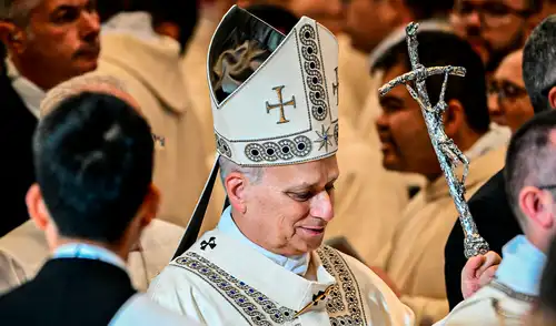 León XIV advirtió, durante la primera misa del año, que el mundo se salvará con el perdón, no "afilando espadas"