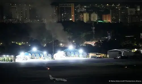 Se reportan explosiones en la capital de Venezuela, Caracas.