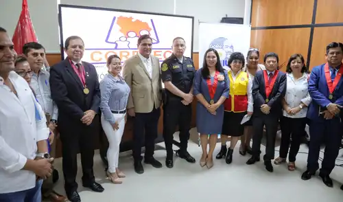 Se juramentaron nuevos miembros del Coresec, incluyendo al prefecto regional Hermer Alzamora y al jefe de la Región Policial, Daniel Jares. Fuente: Difusión. Se juramentaron nuevos miembros del Coresec, incluyendo al prefecto regional Hermer Alzamora y al jefe de la Región Policial, Daniel Jares. Fuente: Difusión.