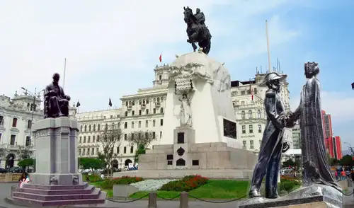 La Plaza San Martín es uno de los lugares que guarda mucha historia.