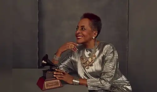 Susana Baca le dedicó el Grammy a la generación Z.