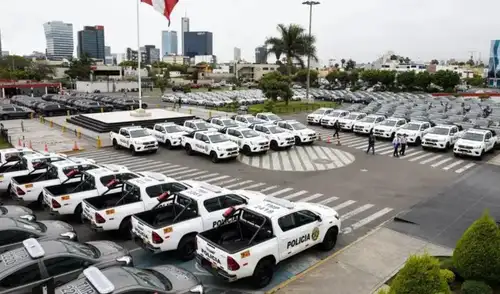 Los 100 vehículos retenidos por los oficiales pueden servir de mucho en las operaciones policiales contra la criminalidad que azota el país. Foto: difusión