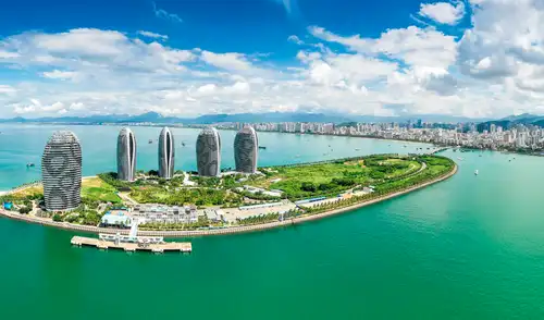 China impulsa un experimento económico en una isla, transformándola en un puerto de libre comercio para reconfigurar flujos comerciales internacionales. China impulsa un experimento económico en una isla, transformándola en un puerto de libre comercio para reconfigurar flujos comerciales internacionales.