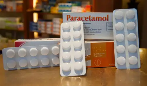 Dificultad para respirar, vómitos y somnolencia figuran entre los síntomas de alerta asociados al paracetamol.