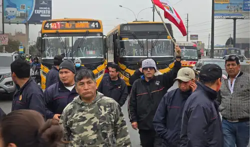 Buenas, un apoyo con el video, por fas T: Cerca de 100 mil conductores dejaron sus trabajos en Perú por miedo a las extorsiones, según dirigente de transportistas B: El Ministerio de Transportes y Comunicaciones (MTC) busca mitigar el déficit del 30% de c