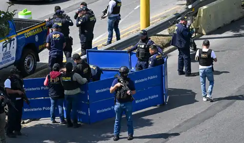 El Gobierno de Guatemala confirmó la muerte de ocho policías en atentados vinculados a pandillas.