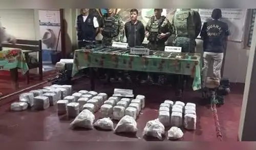 Narco detenido con droga y fusiles en Maynas, Loreto.