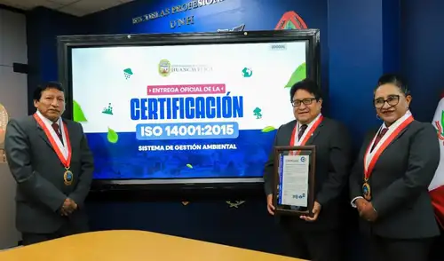 El evento fue encabezado por la alta dirección de la universidad, quienes resaltaron la importancia de estas certificaciones en la mejora continua y la excelencia educativa, posicionando a la UNH a nivel internacional.