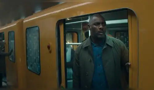 Idris Elba en escena.