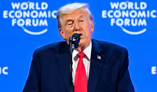 Donald Trump pronuncia un discurso especial durante la reunión anual del Foro Económico Mundial en Davos.