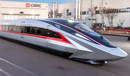 China presentó su moderno tren bala que viaja a de 450 km/h y reta a Japón.