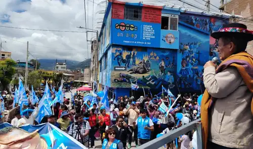 Absalón Vásquez en Ayacucho: rechazo de las víctimas y polémicas compañías.