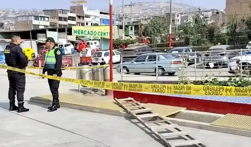 Dos menores caen desde el tercer nivel de la Plaza Cívica
