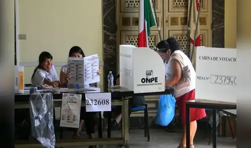 Peruanos en el exterior se alistan para el proceso electoral.