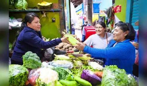La transferencia de los recursos a las ollas comunes se realizará a través de las municipalidades, y las representantes deberán rendir cuentas de sus compras.