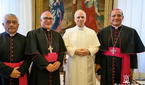 Papa León XIV se reúne con obispos peruanos en Roma