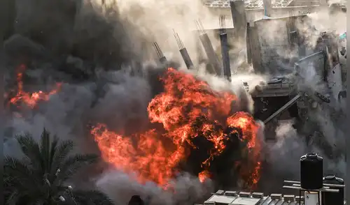 Autoridades palestinas citadas por medios locales reportaron al menos 28 muertos a causa de los ataques aéreos israelíes. Foto: AFP. Israel atacó infraestructura de Hamás y la Yihad Islámica Palestina en Gaza por supuesta "violación" del alto al fuego