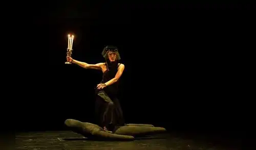 En escena Mirella Carbone.