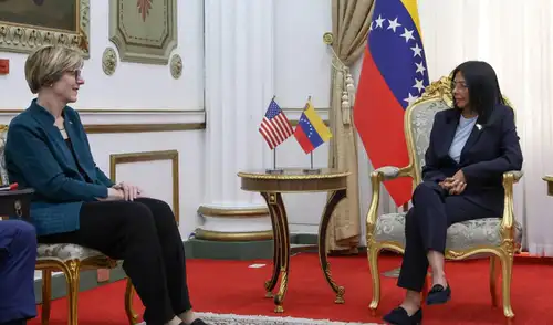 Laura Dogu llegó al país con el objetivo de retomar relaciones tras años de ruptura.