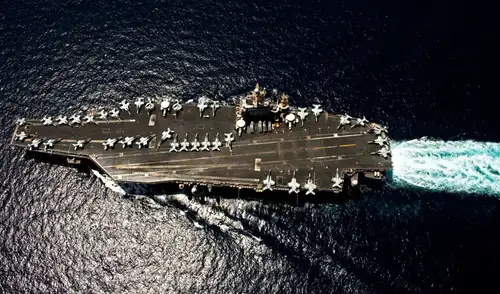El avión furtivo que derribó al dron iraní despegó desde el USS Abraham Lincoln. El avión furtivo que derribó al dron iraní despegó desde el USS Abraham Lincoln.