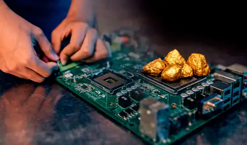 Las placas base de computadoras y portátiles destacan como una de las fuentes principales de oro en el hogar.