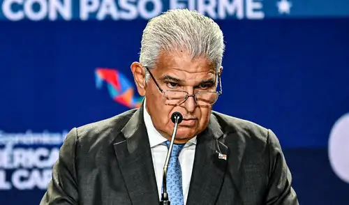 Panamá rechaza la advertencia de China tras anular el contrato con la empresa Hutchison que le hizo perder puertos en el canal