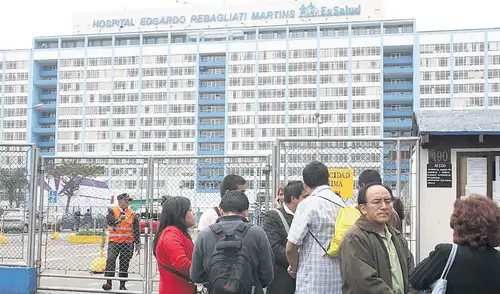Desabastecimiento de medicamentos en hospitales de EsSalud: Impacto en la salud y economía de las familias peruanas