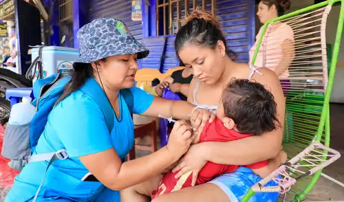 Los casos de neumonía en niños menores de cinco años en Perú aumentaron un 10% en 2025, con 30,826 episodios, vinculados a la baja cobertura de vacunación y problemas sanitarios.