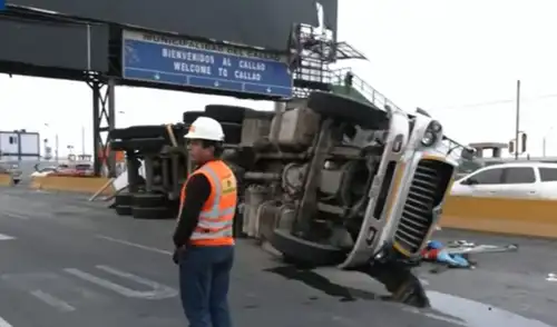 Tráfico restringido y caos vehicular en avenida Faucett tras accidente con tráiler