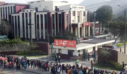 Miles de jóvenes rendirán el examen de admisión a la UNI.