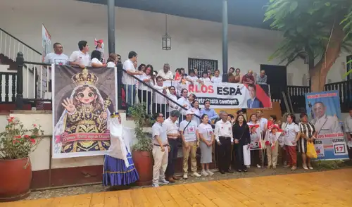 Advierten presunto uso de iconografía religiosa en acto político durante visita de Carlos Espá a Trujillo