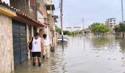 Aumento de lluvias genera problemas de tránsito en el Perú. Foto: Almendra Ruesta / La República