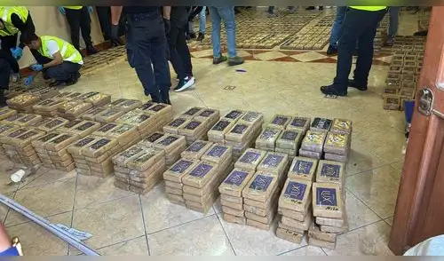 Cargamento de droga incautado en altamar, en una operación conjunta de Perú y Ecuador.