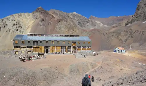 El Hotel Plaza de Mulas, en Argentina, fue considerado como el hotel más alto del Mundo. Foto: Medicos al Aconcagua