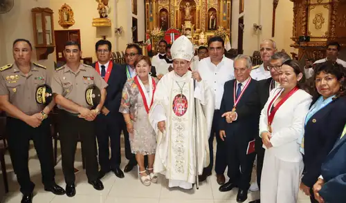 La participación de autoridades regionales subraya la importancia de este evento religioso en la comunidad piurana. Fuente: Difusión.
