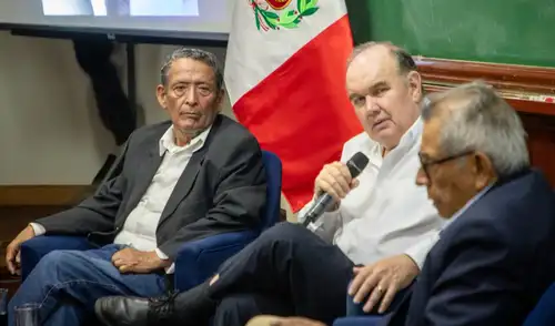 en carrera. Rafael López Aliaga respalda la falsa versión de Absalón Vásquez Villanueva de ser una supuesta víctima de una “persecución política”. La verdad es otra. Foto: FB RLA en carrera. Rafael López Aliaga respalda la falsa versión de Absalón Vásquez Villanueva de ser una supuesta víctima de una “persecución política”. La verdad es otra. Foto: FB RLA