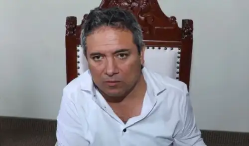 Fernández sostuvo que piensa que no le notificaron de su salida para que él continúe realizando campaña política que beneficia al partido. exalcalde