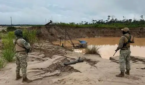 Militares ejecutaron operativos en sectores de Madre de Dios. Militares ejecutaron operativos en sectores de Madre de Dios.