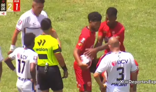 Jugadores de Sport Huancayo se pelearon por penal de último minuto
