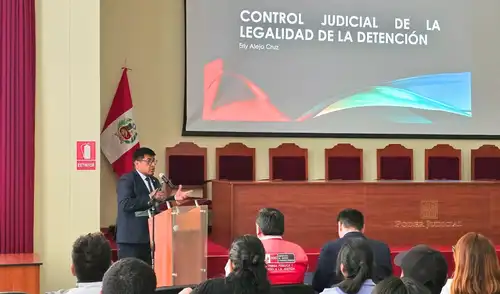 Durante dos días, expertos expusieron sobre procedimientos legales y derechos en las intervenciones. Fuente: Difusión.